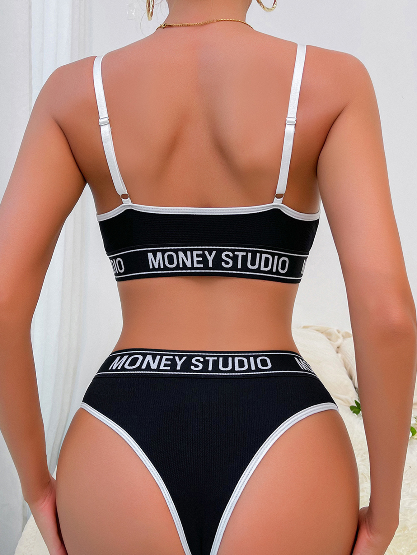 801黑色实拍场景图（1ï¼?jpg