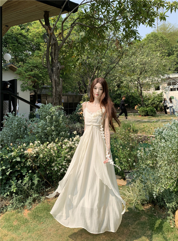 リゾート風の花のデザイン感のあるストラップのワンピース女性2025夏の新作は腰を収めて痩せています。|undefined