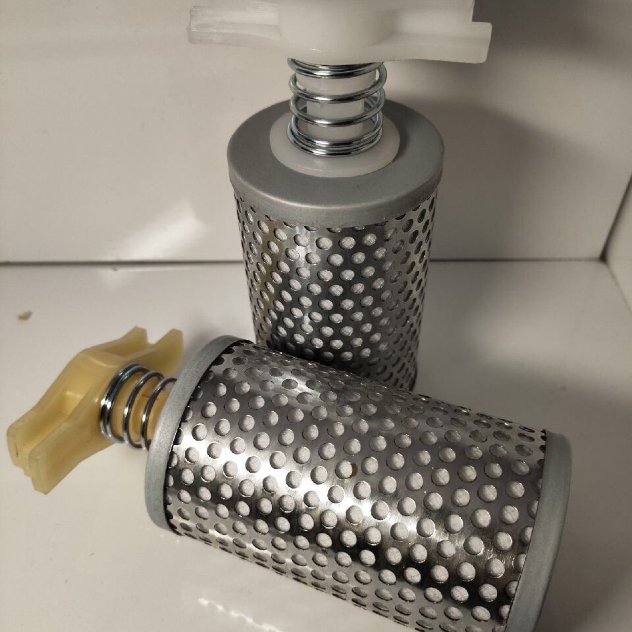Jiefang j6 steering filter element small j6l oil storage tank steering filter element power steering oil pot filter element 0613