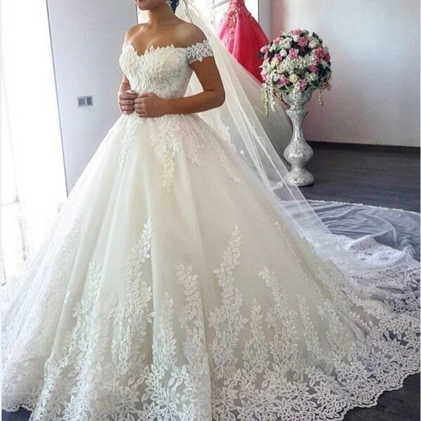 white wedding dress for pregnant