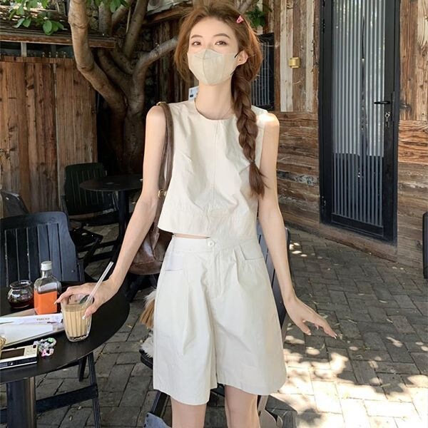 A Complete Set of Age-Reducing Outfits for Women, Short Sleeveless Tops, Wide-Leg Shorts for Small People, Summer High-Waisted Loose New Styles A Complete Set of Age-Reducing Outfits for Women, Short Sleeveless Tops, Wide-Leg Shorts for Small People, Summer High-Waisted Loose New Styles
