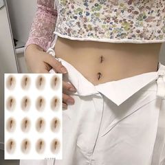 擬似的な臍の目はタトゥーの使い捨てのシールを貼って写真を撮ります。