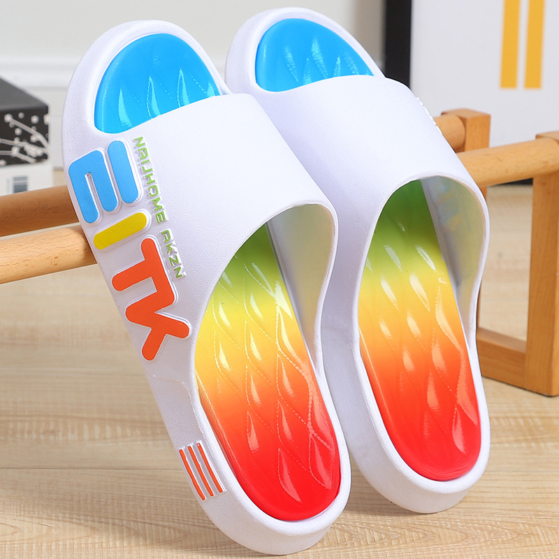 Zapatillas para hombres y mujeres antiolor fondo grueso interior baño doméstico antideslizante pareja de baño para usar zapatillas frías para hombres y mujeres