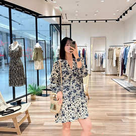 2025年早秋新款波西米亚风C领木耳边灯笼袖连衣裙女富丽邹碎花裙