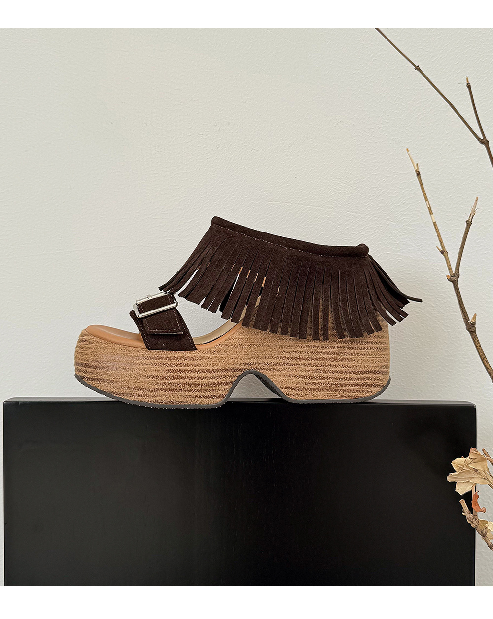Sandal nữ hở mũi đế dày gót 11 cm tua rua quai ngang khóa — nâu sẫm chi tiết 13