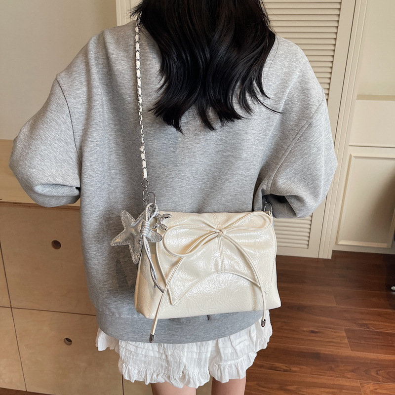 Versión coreana del bolso de cadena de nicho 2025 verano nuevo bolso femenino moda bowknot bandolera de textura de alta calidad