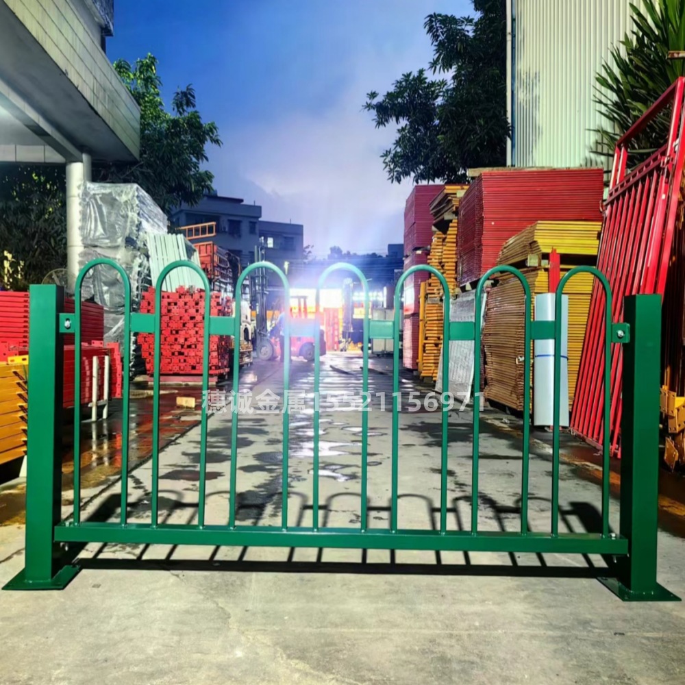 U型京式护栏 交通道路中央防撞栏杆机非车道隔离京式锌钢市政护栏