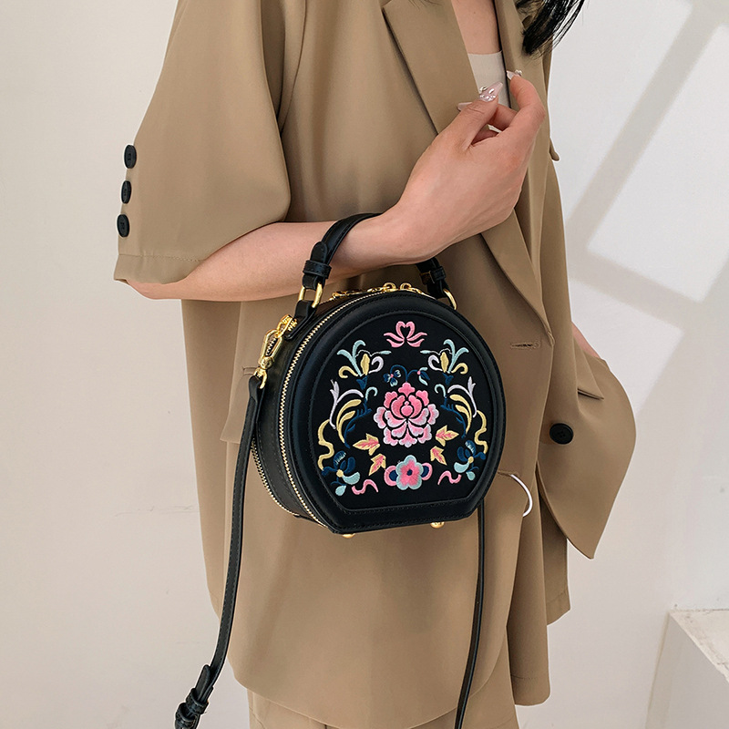 Bolsos bordados de alta calidad bolsos de mujer 2024 nueva moda de verano bolsos redondos portátiles bolsos de hombro versátiles