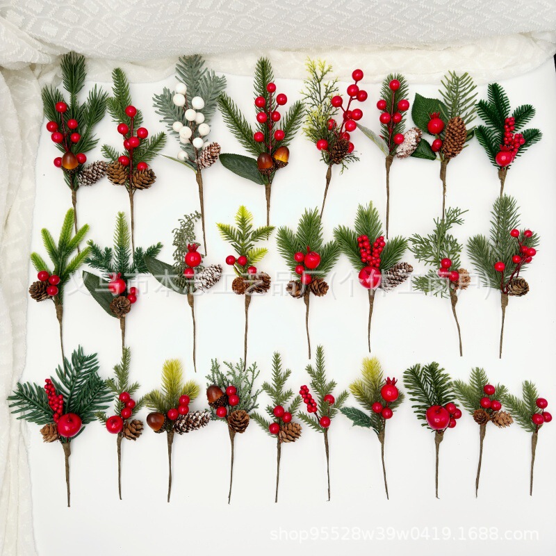 Artificial Pine Needle Branches with Red Berries, Mini Natural Pine Cones, Christmas DIY Accessories, Decorative Flower Branch Inserts, Pine Cone Ornaments Artificial Pine Needle Branches with Red Berries, Mini Natural Pine Cones, Christmas DIY Accessories, Decorative Flower Branch Inserts, Pine Cone Ornaments