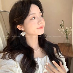 女性用スーパーフェアリーパールペタルペンダントイヤリング、軽い贅沢な気質、ハイエンドで絶妙なイヤリング、ホリデースタイルのツーウェイイヤリング