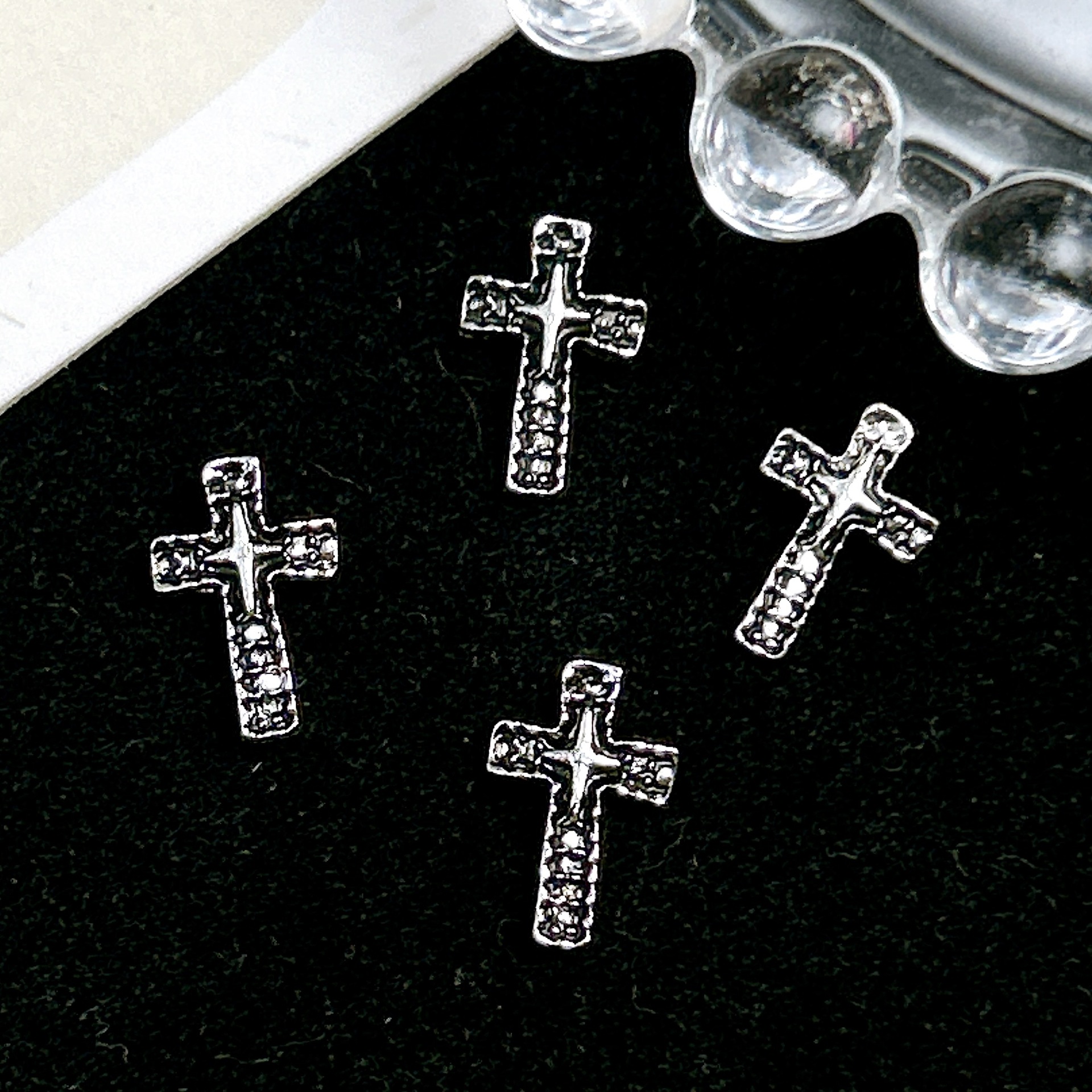 Ventas transfronterizas de joyas de manicuría cruces oro y plata super brillante diamante completo retro punk cruces joyas accesorios diy