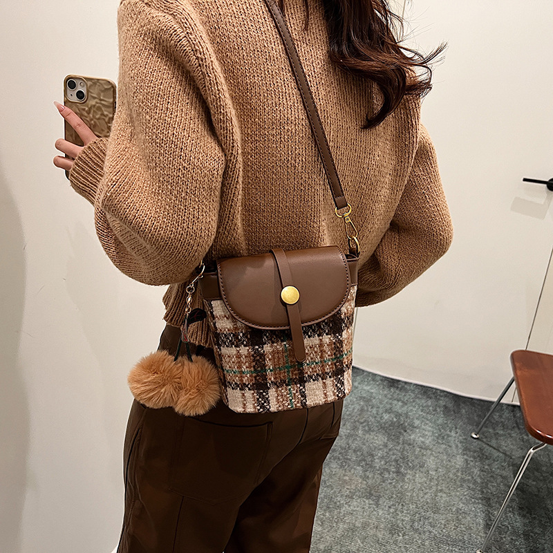 Sac à bandoulière asymétrique en laine pour femmes, polyvalent, Style occidental, mode automne/hiver 2024_voghion.com