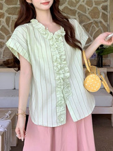 夏日苹果绿条纹短袖衬衫女2025新款别致宽松木耳边v领别致上衣ins