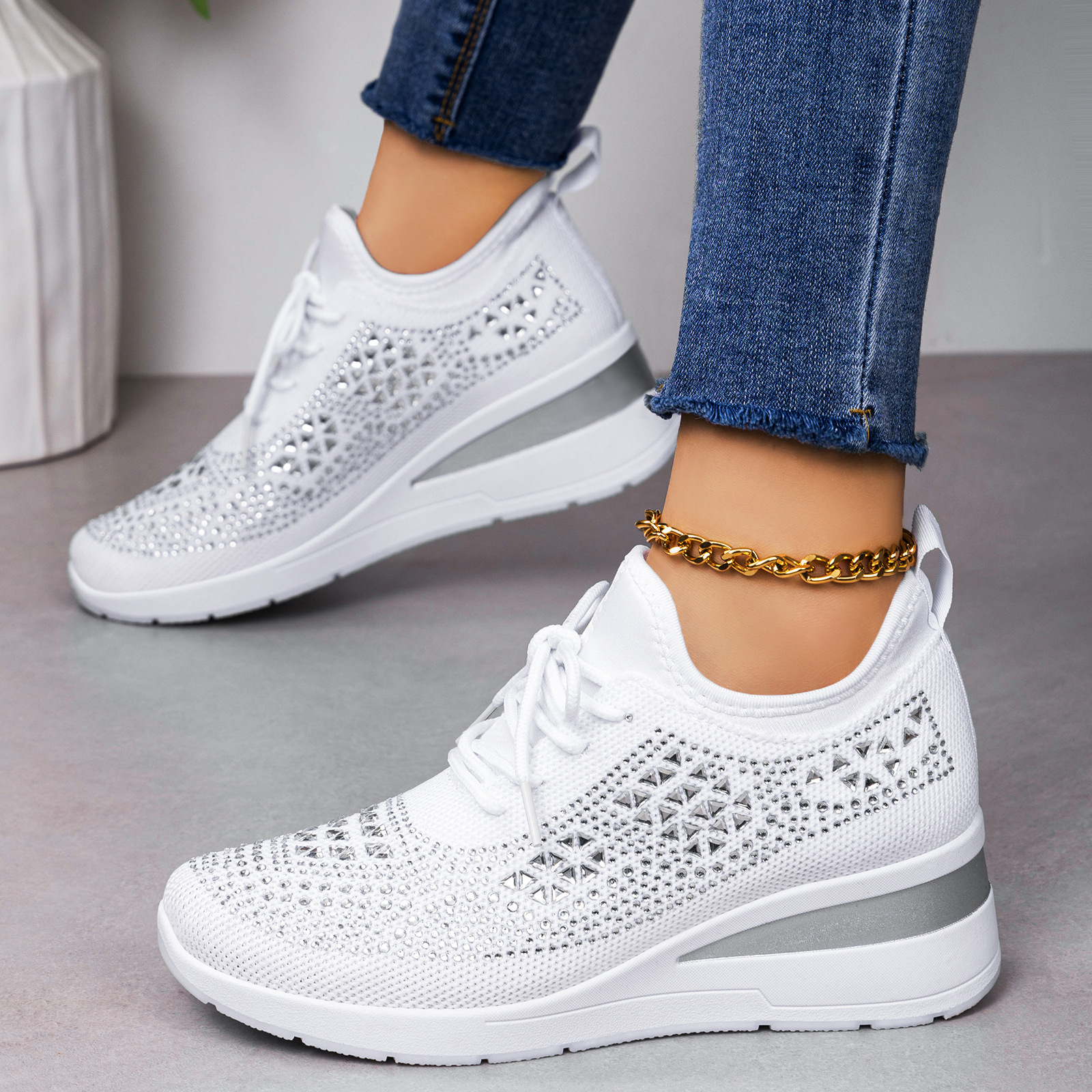 Zapatos casuales de mujer de cordón de diamante transfronterizo zapatos deportivos de gran tamaño de moda de comercio exterior zapatos de mujer de viaje diario zapatos de altura de mujer