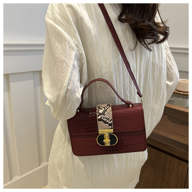 Korean casual fashion handbag 2024 new simple crocodile pattern single shoulder crossbody small square bag_voghion.com