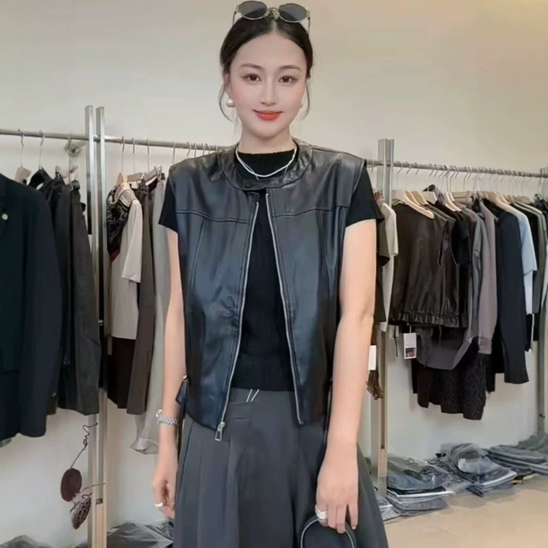 2026 Autumn New Fashion Drawstring Pleated Short PU Leather Vest for Women, Loose Fit, Versatile Layering Jacket Top 2026 Autumn New Fashion Drawstring Pleated Short PU Leather Vest for Women, Loose Fit, Versatile Layering Jacket Top