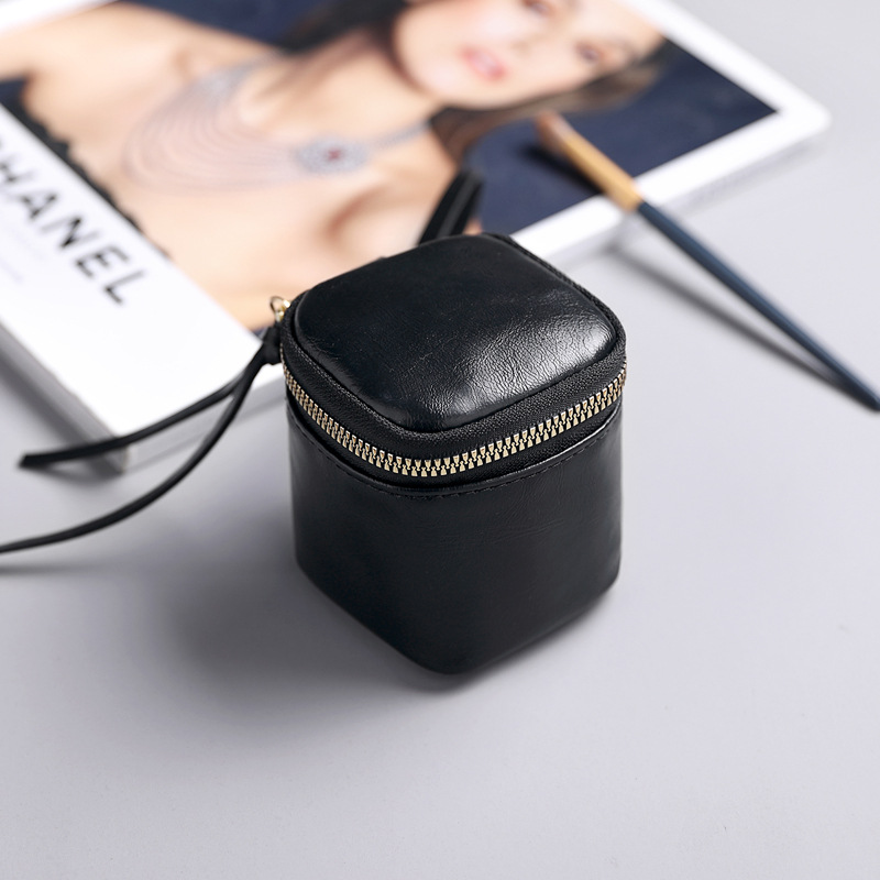 Oily wax leather-square black