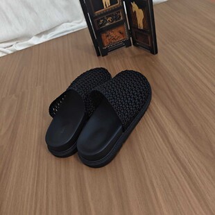������~͸���U�ղ��ϛ���Ь�W�����һ�_��С����ֹ���������Ů
