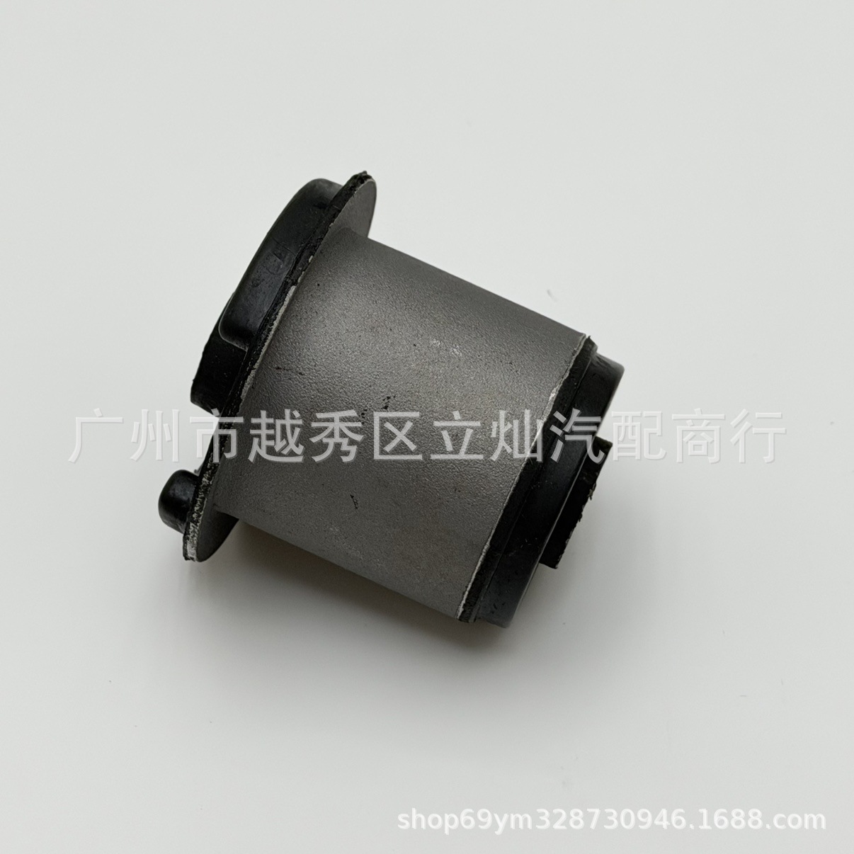 Suitable for Hummer H2 03-09 Front Axle Rubber Sleeve, Front Differential Rubber Sleeve, Fixed Front Axle Rubber Pier 88963599