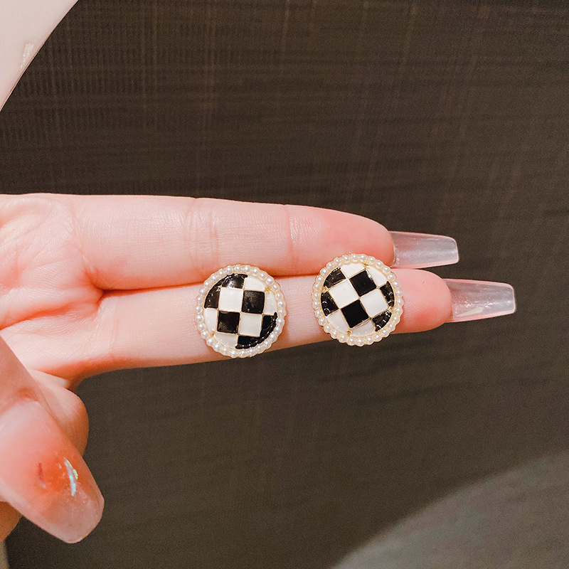 Round earrings