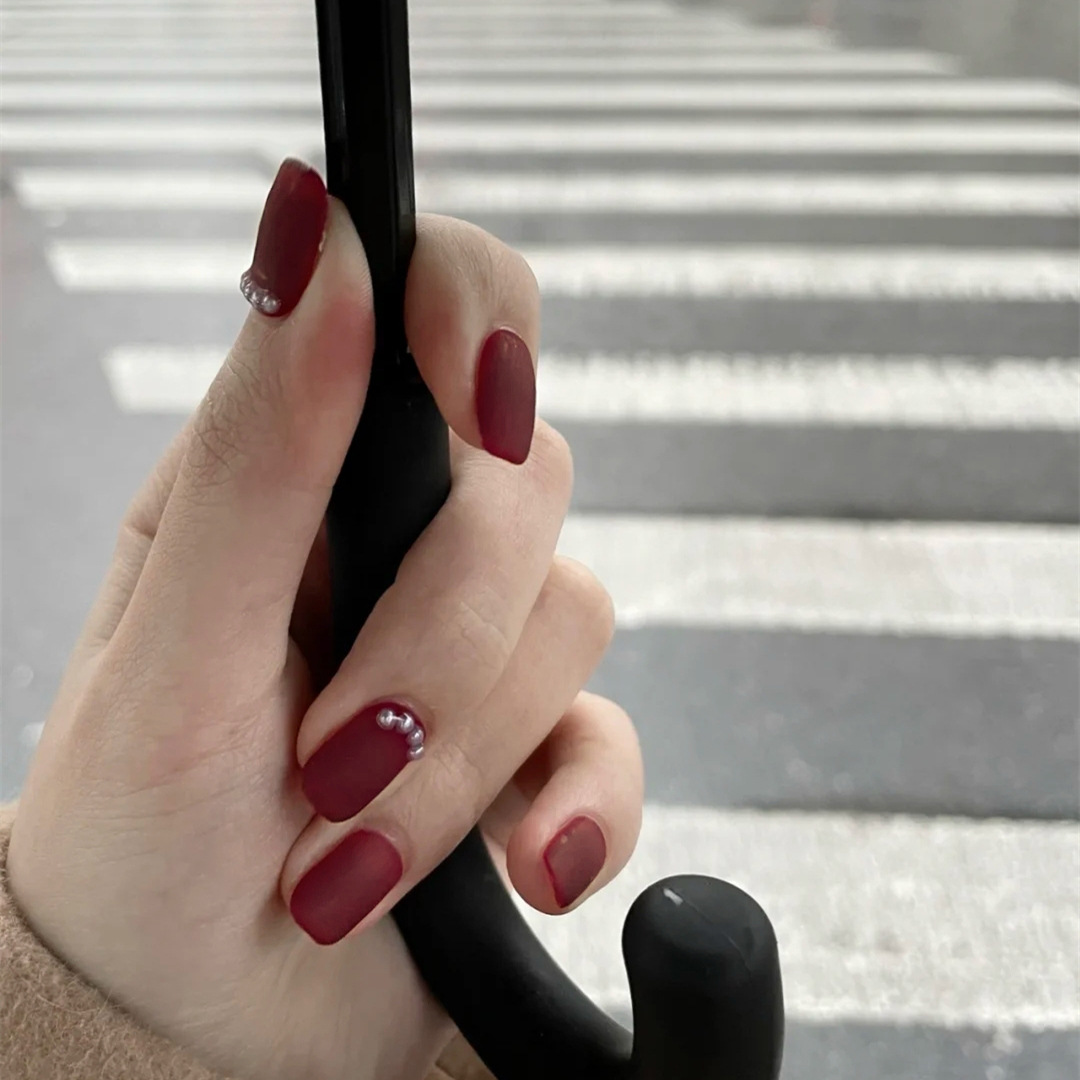 Matte fake nails