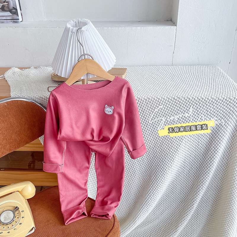 子供の徳の絨毯の秋の服の秋のズボンの無痕のパジャマの女の子の下着のスーツの男の子の赤ちゃんの骨がない保温の家庭服|undefined