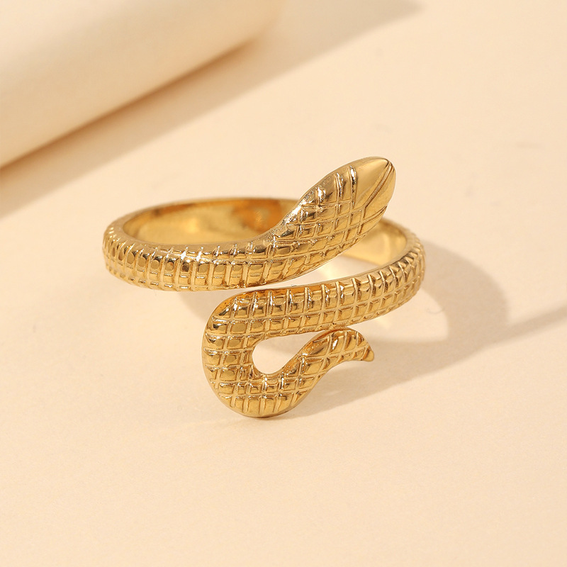 Transfronterizo nueva pulsera de acero inoxidable personalizada fundición hidráulica anillo de acero de titanio pequeña serpiente apertura ajustable fabricante