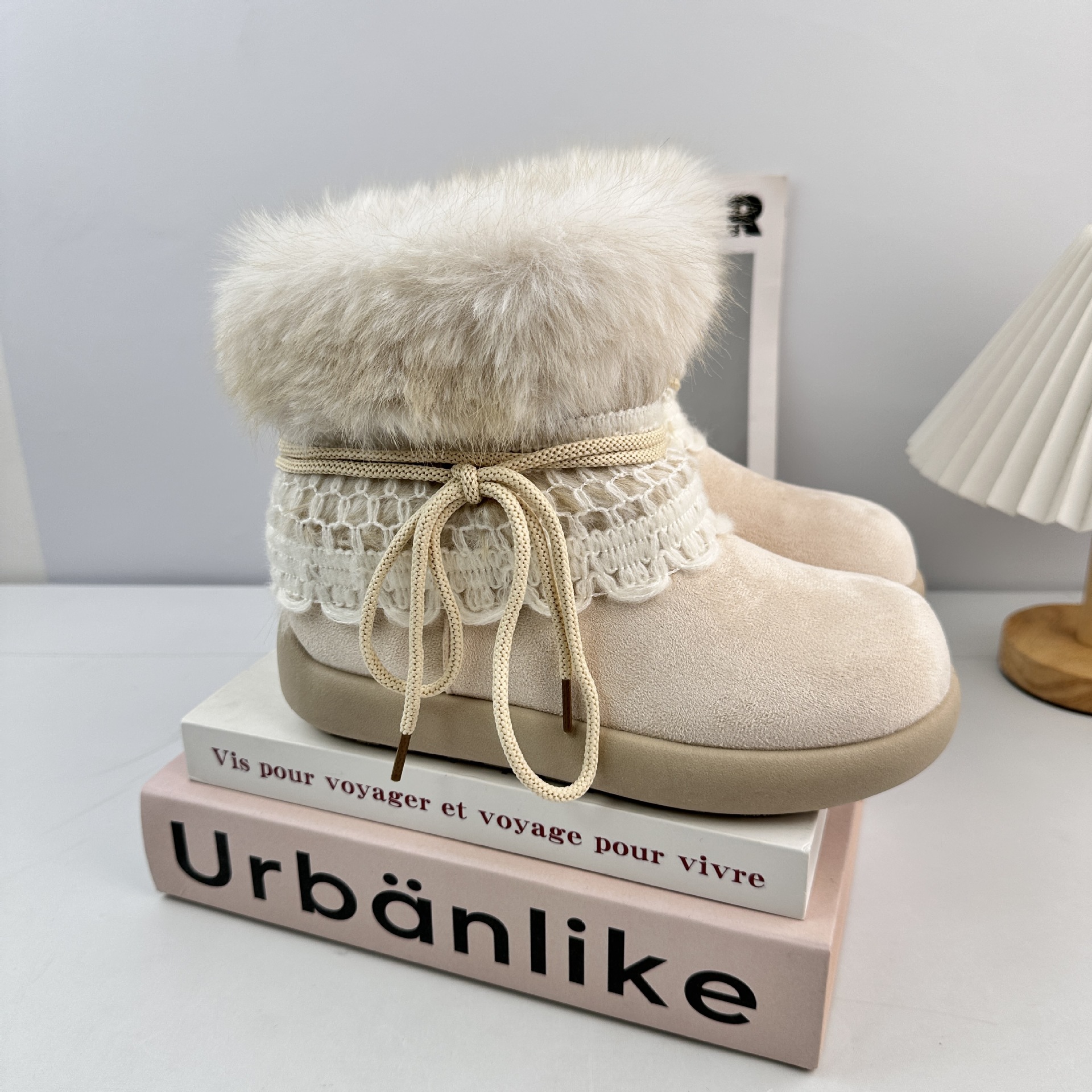 Bota de nieve de moda para mujeres invierno 2025 con suela gruesa de vello, zapatos de algodón caliente en el viento. image 8