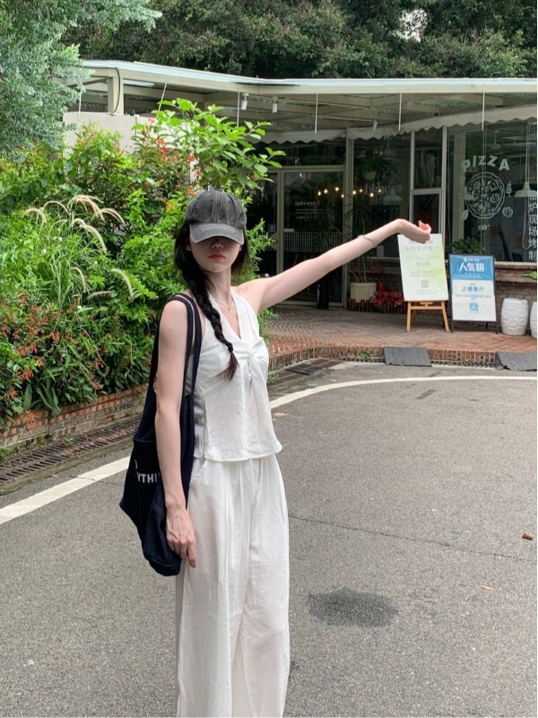 辣妹设计感套装女夏季2025新款扭结V领挂脖背心休闲裤两件套|undefined