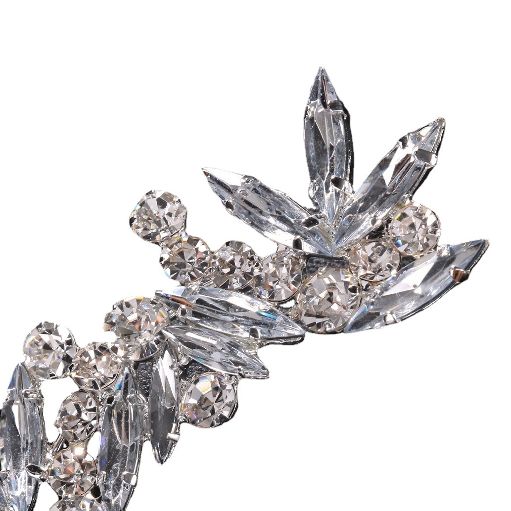 2022 nuevo clip de oreja de rhinestone de lujo de moda europea y americana de las mujeres no perforadas clip de oreja de rhinestone pendientes de todo fósforo