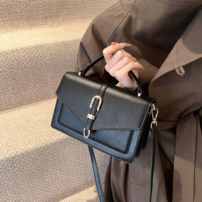 Bolso cuadrado pequeño retro de nicho de alta gama bags2024 otoño e invierno nuevo bolso femenino textura simple bolso bandolera