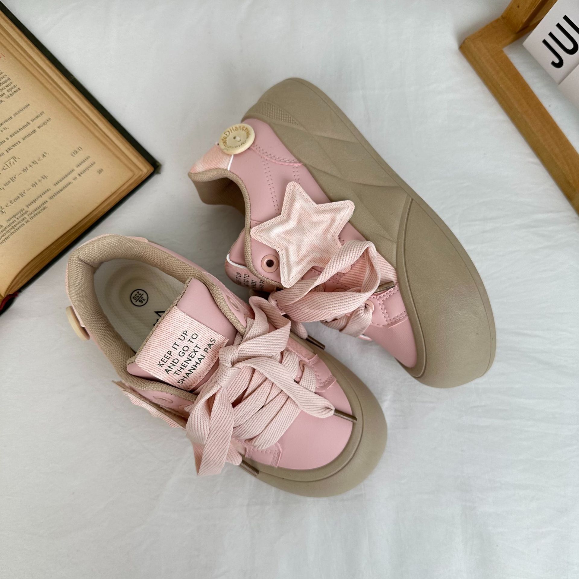 Estrellas de ondas largas zapatos de skate casuales de base baja para mujeres zapatos de pan de estilo coreano zapatos de nicho para estudiantes de mujeres