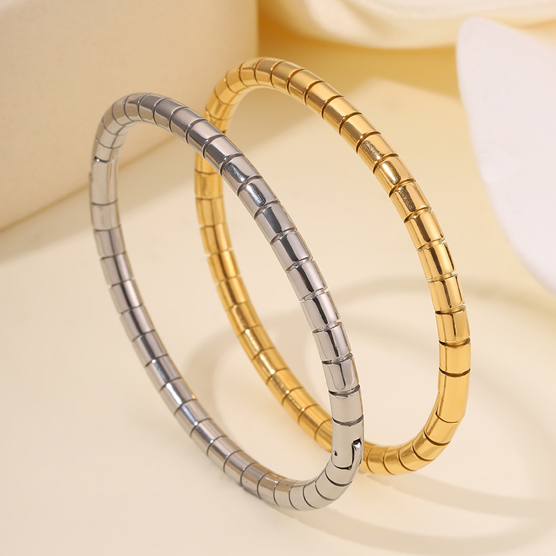 Pulsera de acero titanio, brazalete abierto de cadena de serpiente redonda que no se desvanece, pulsera para mujer, artículo de moda transfronterizo, pulsera de acero inoxidable de lujo ligero.