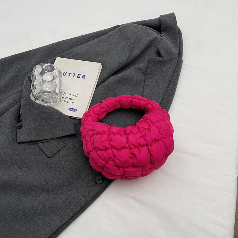 Bolso de nube a cuadros plisados coreanos al por mayor Bolso de axilas 2024 Nuevo estilo de plumón Mini bolso de moda