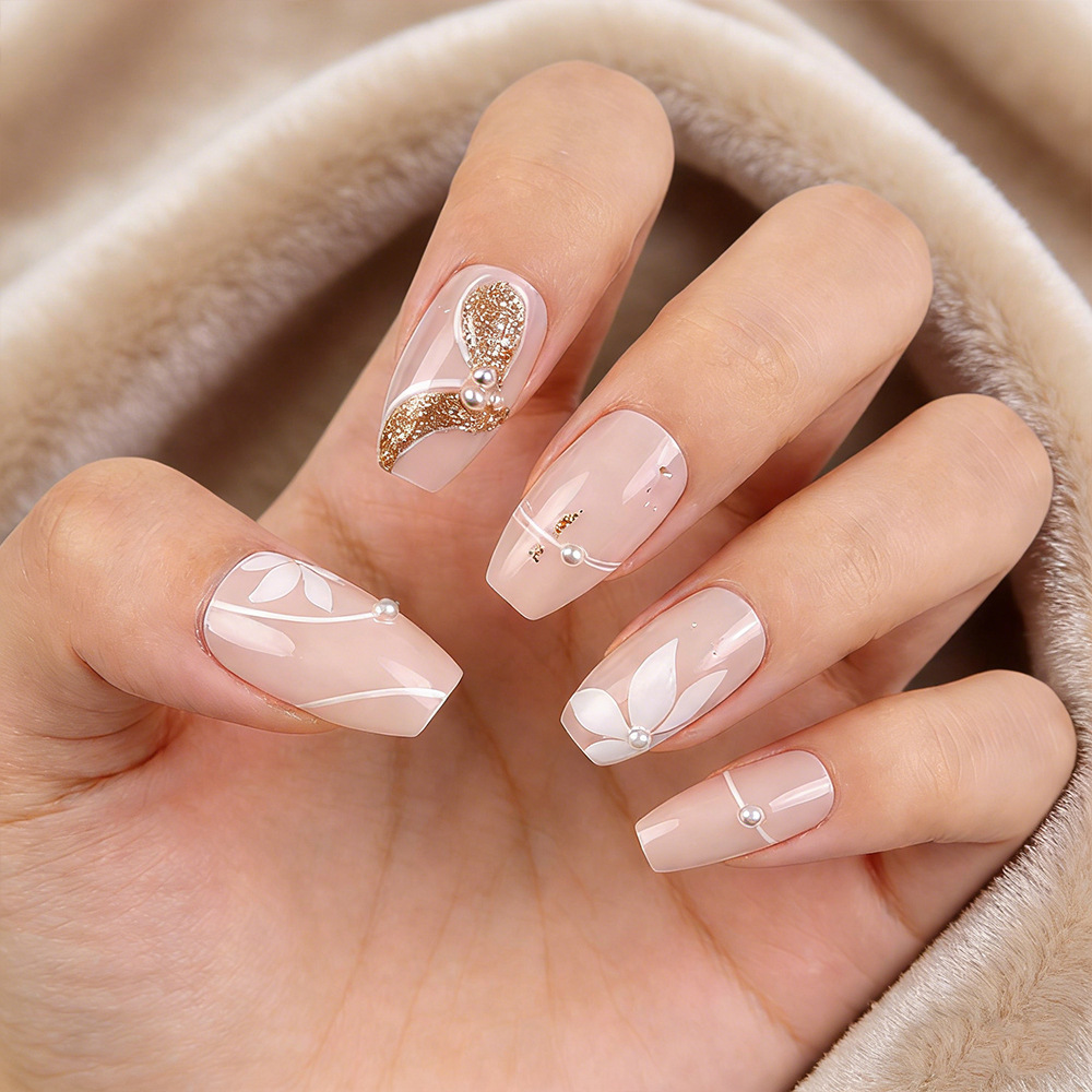 Primavera atmósfera de diamante para usar uñas puras, polvo de oro de flores blancas, uñas falsas, 24 piezas de uñas blanqueadoras al por mayor