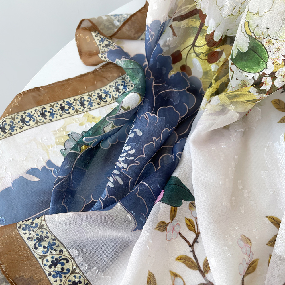 Neuer Sonnenschutz-Schal aus hohlem Seidenschal für Damen mit Pfingstrosen-Print in Gold_voghion.com