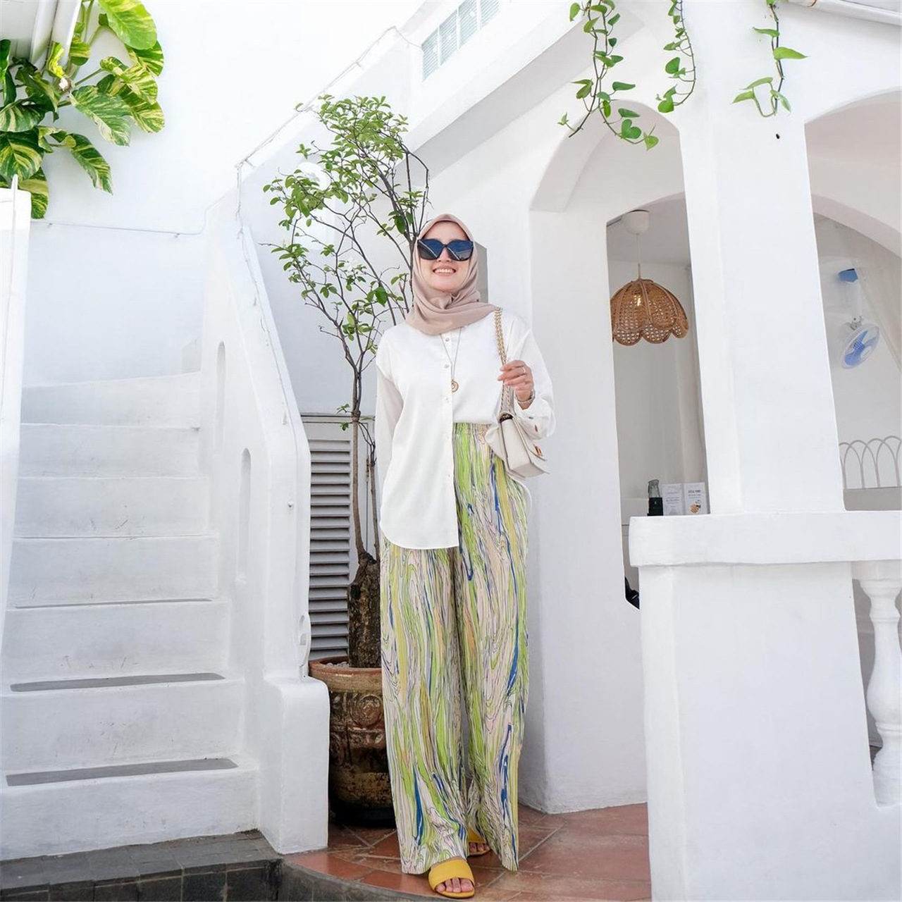 I nuovi pantaloni larghi a gamba larga da donna sono pantaloni indonesiani malesi slim e pieghettati tinti in cravatta._voghion.com