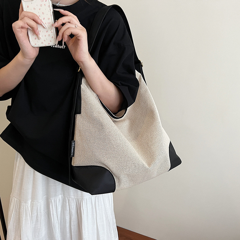 Summer retro capacious one-shoulder bag
