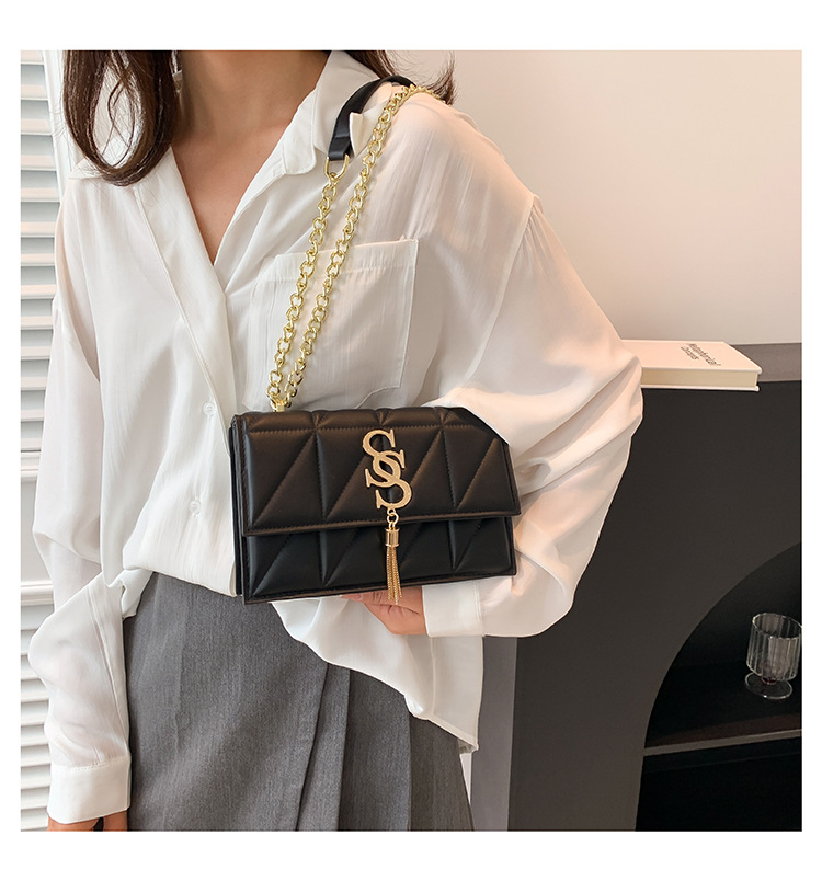 Women's Medium Spring&summer Pu Leather Solid Color Streetwear Square Magnetic Buckle Shoulder Bag display picture 1