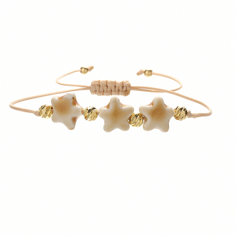 Cuentas de cobre amarillo suelo claro