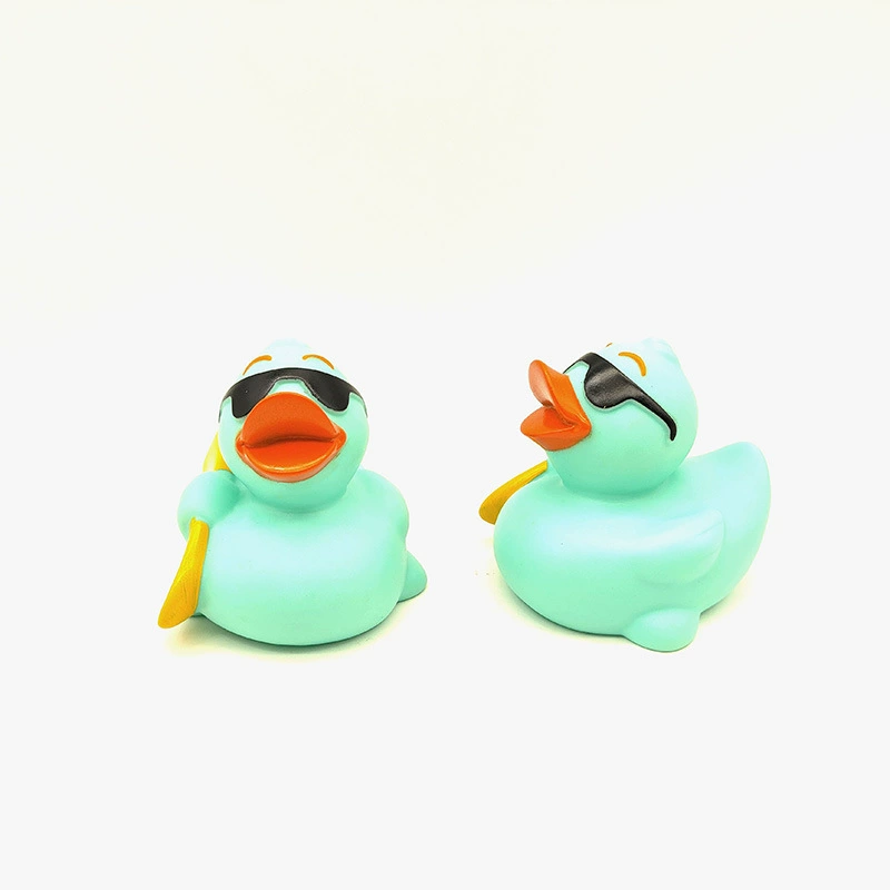 Оптовые производители детских игрушек для купания и воды: скейтборд, уточка, маленькая желтая уточка, виниловые игрушки с функцией "щип и звони".