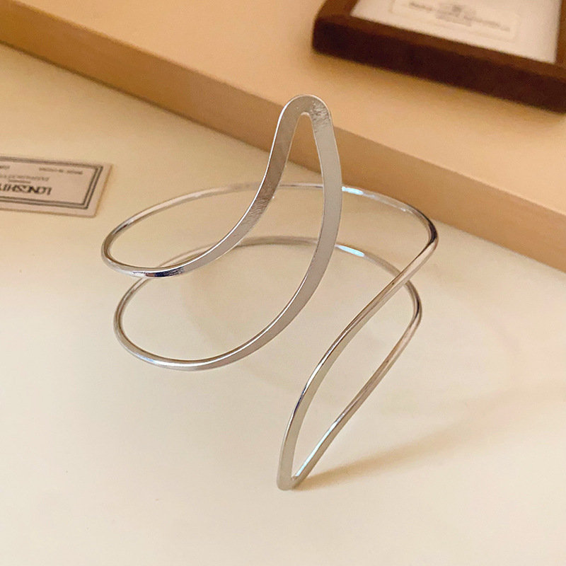 冷たい風のシンプルな金属の格子縞のブレスレット欧米の越境する新型の手環の小さい大衆のファッションの高級感の手飾りの卸売り|undefined