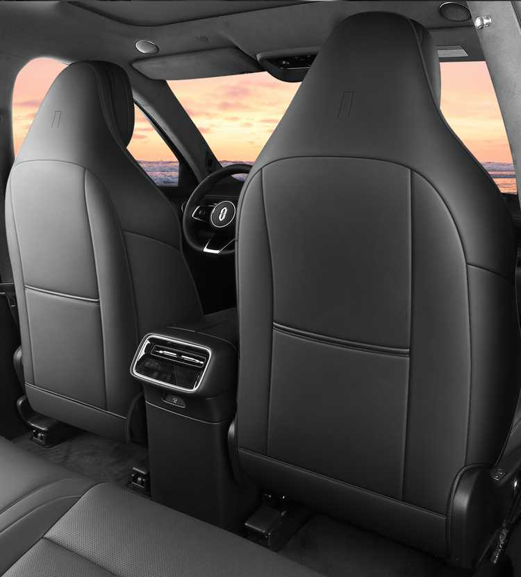 26-piece set of perforated leather seat covers for the AITO M6, providing full coverage and suitable for all seasons, designed specifically for this car model