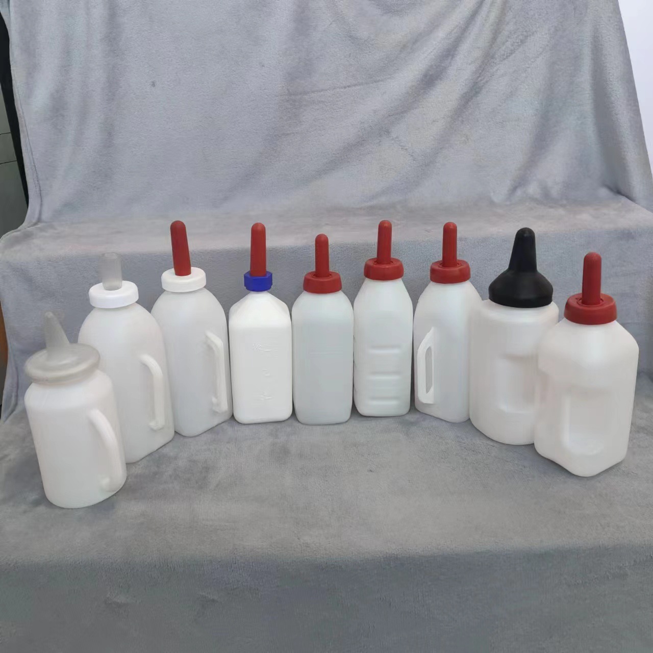 2 L botella de alimentación para terneros 1-5 L molde multi-estilo se puede abrir de forma gratuita botella de alimentación de exportación alimentador de botella de alimentación de vaca