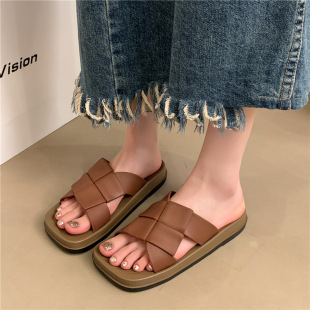 Sandals and slippers women's summer 2024 new travel fashion all-match outer wear comfortable non-slip French woven square slippers