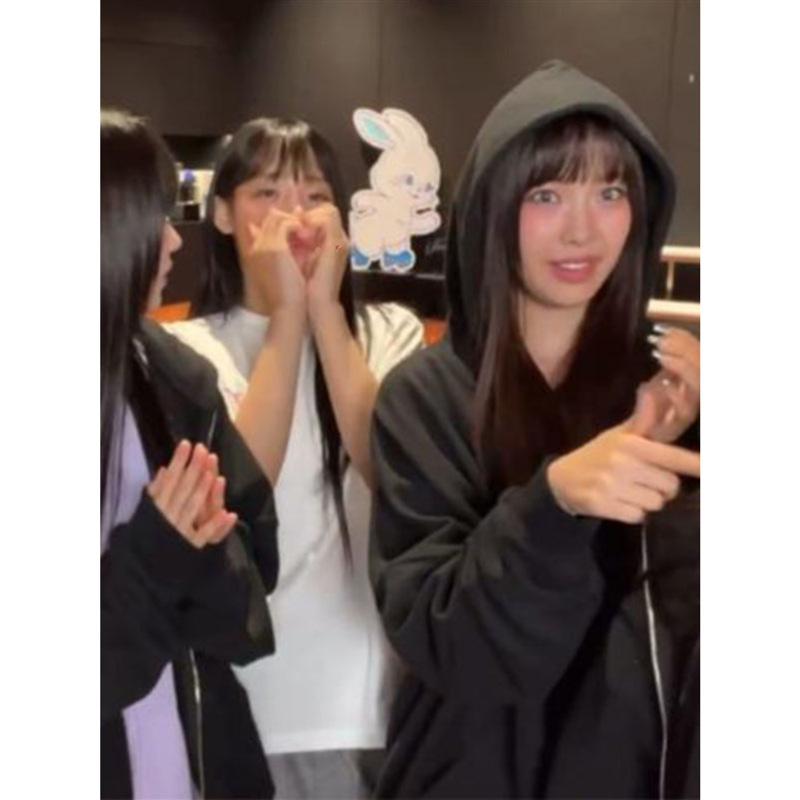 NewJeans Jiang Haixuan Li Huiren Jinmin Zhifan Yuxin same cotton sweater hooded cardigan zipper coat NewJeans Jiang Haixuan Li Huiren Jinmin Zhifan Yuxin same cotton sweater hooded cardigan zipper coat
