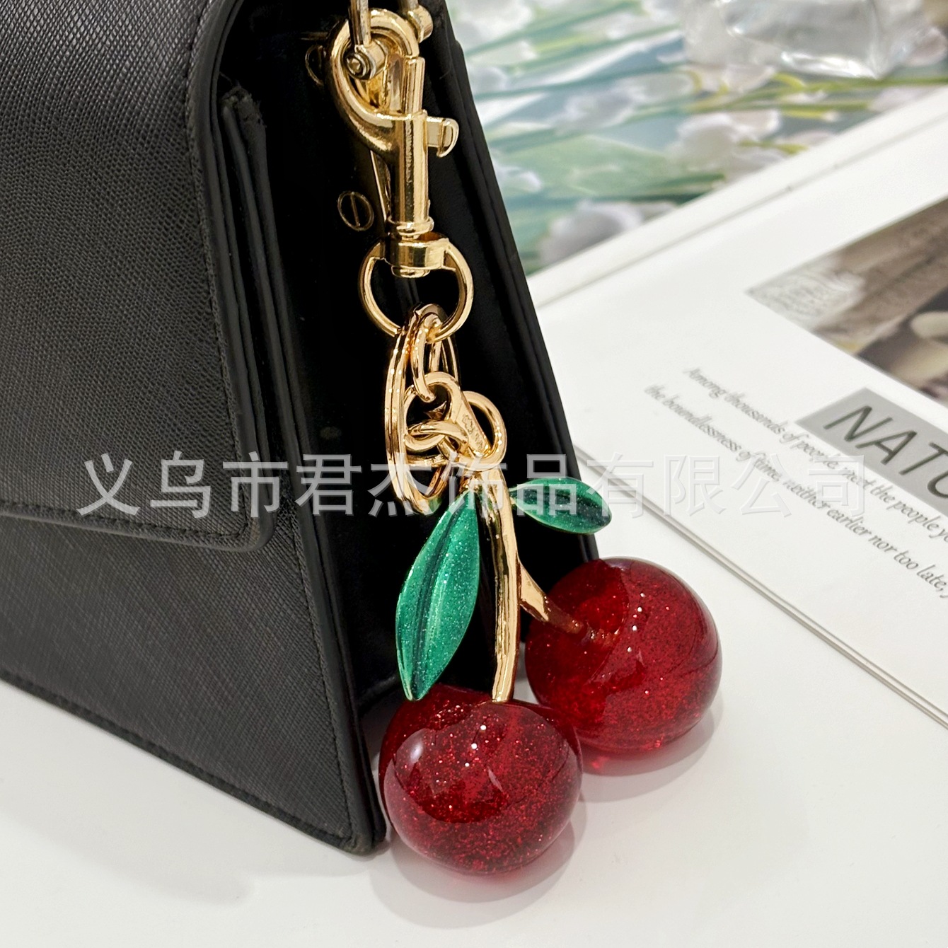 さくらんぼのキーホルダーアクセサリーのバッグのストラップがおしゃれで美しい水晶樹脂車センチ車のキーホルダーの女性