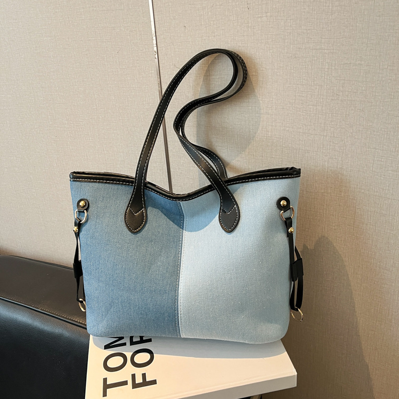 Bolsa de mano de gran capacidad para mujeres 2026 nueva moda jeans empalme color contraste bolso de hombro de viaje simple bolsa de mano