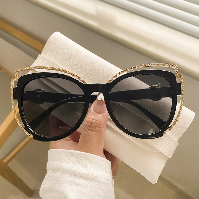 2022 nuevas gafas de sol europeas y americanas de las mujeres de alto grado ins CAT EYE marco pequeño gafas de sol blancas protección solar 98316