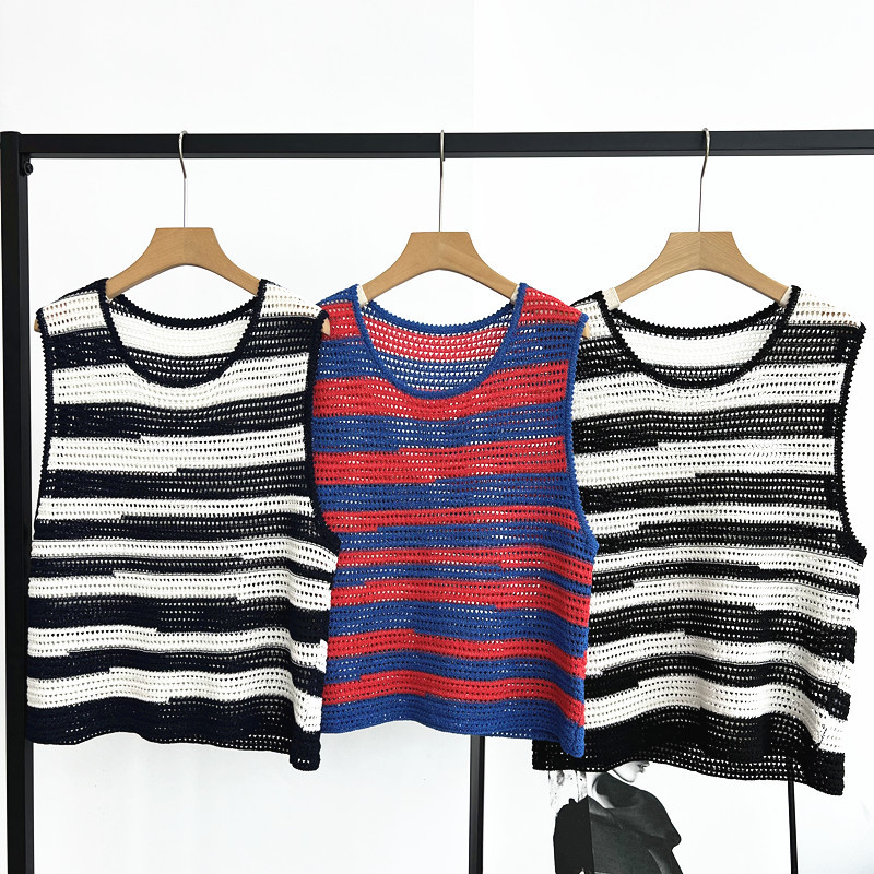 Summer retro vest with a round collar sleevless